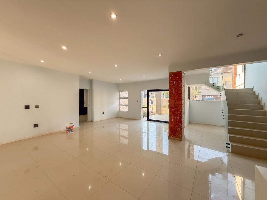5 Bedroom Property for Sale in Melodie North West